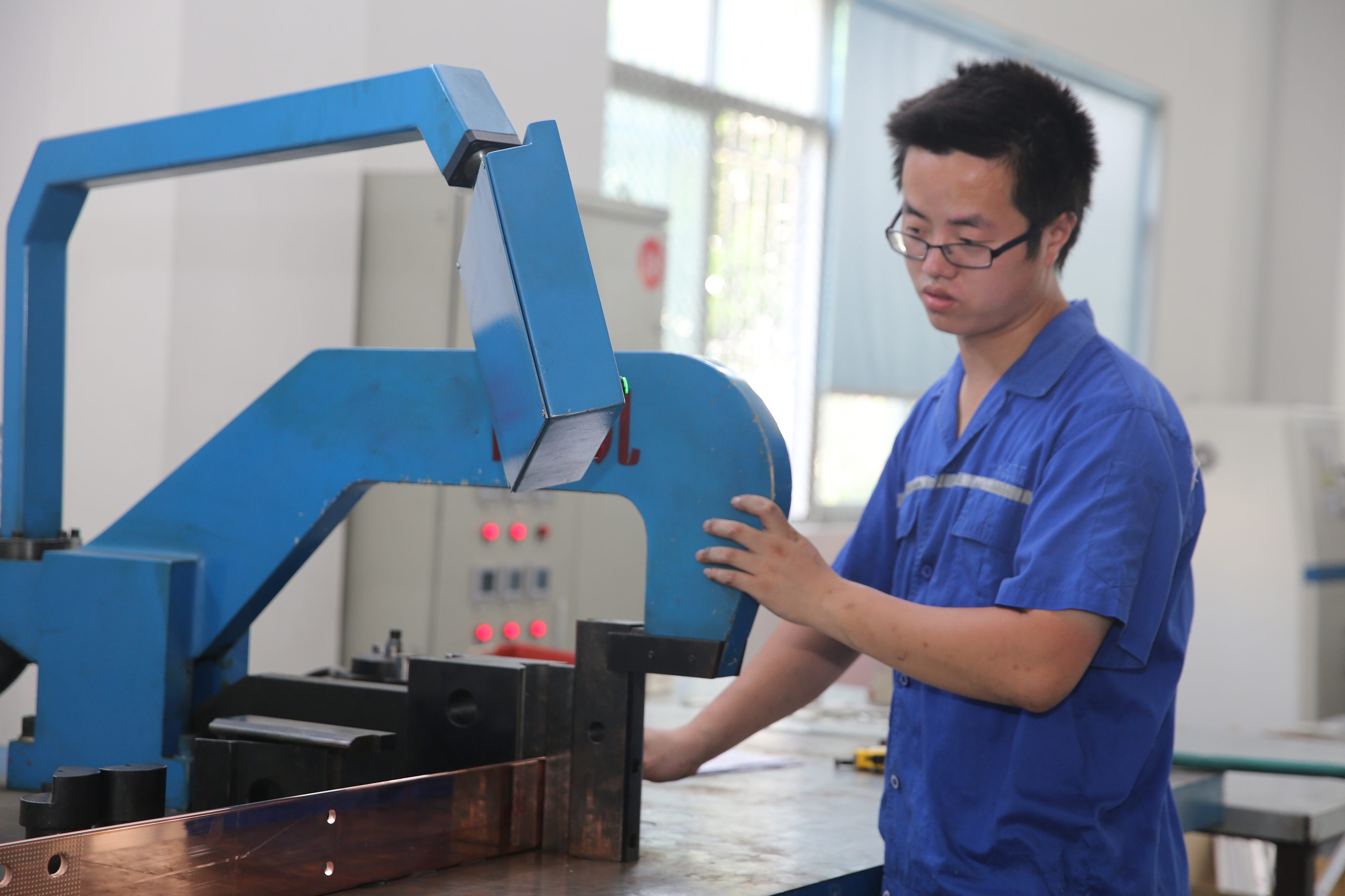 ΰ�¹���(victor1946)�ٷ���վ-Officials Website