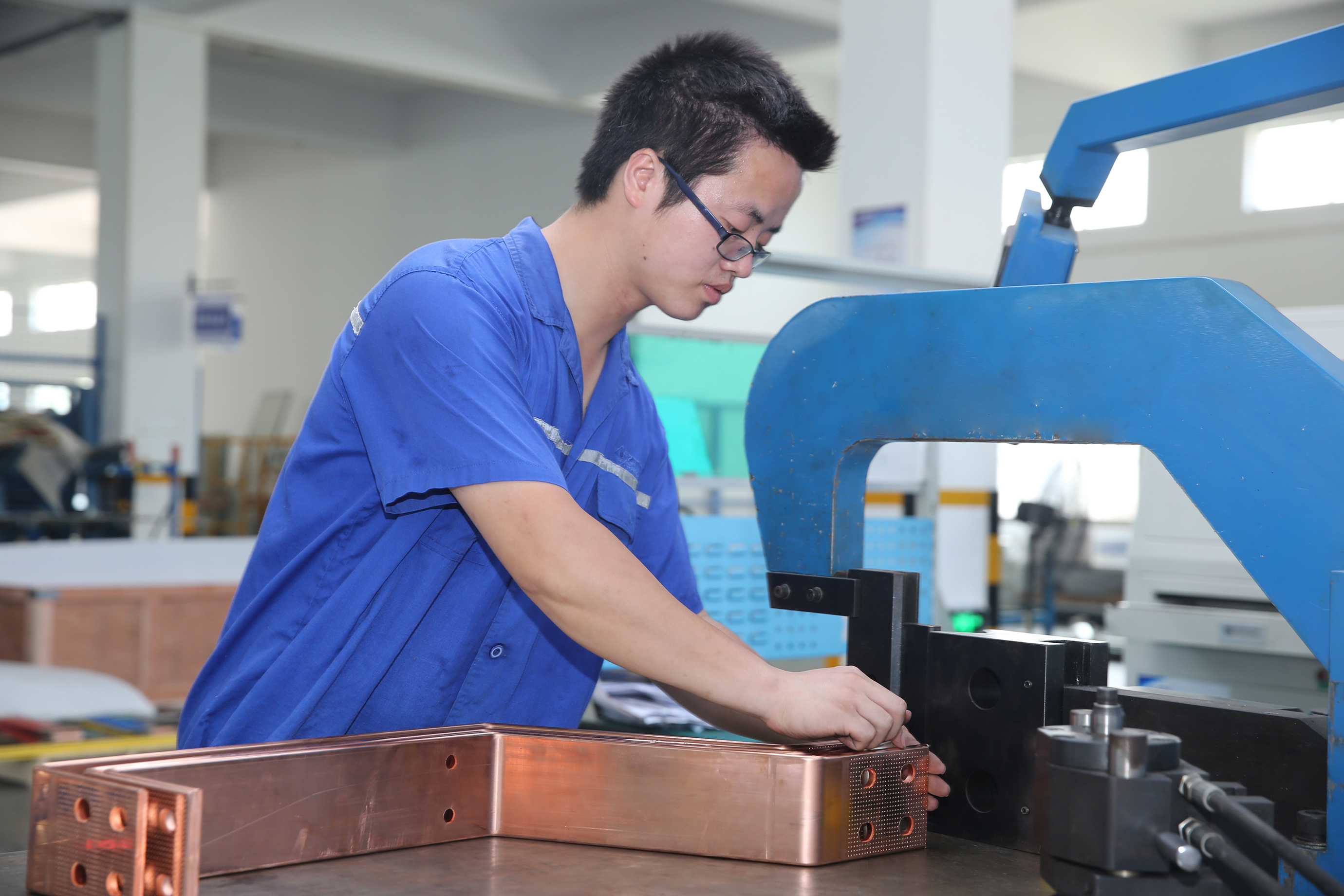 ΰ�¹���(victor1946)�ٷ���վ-Officials Website