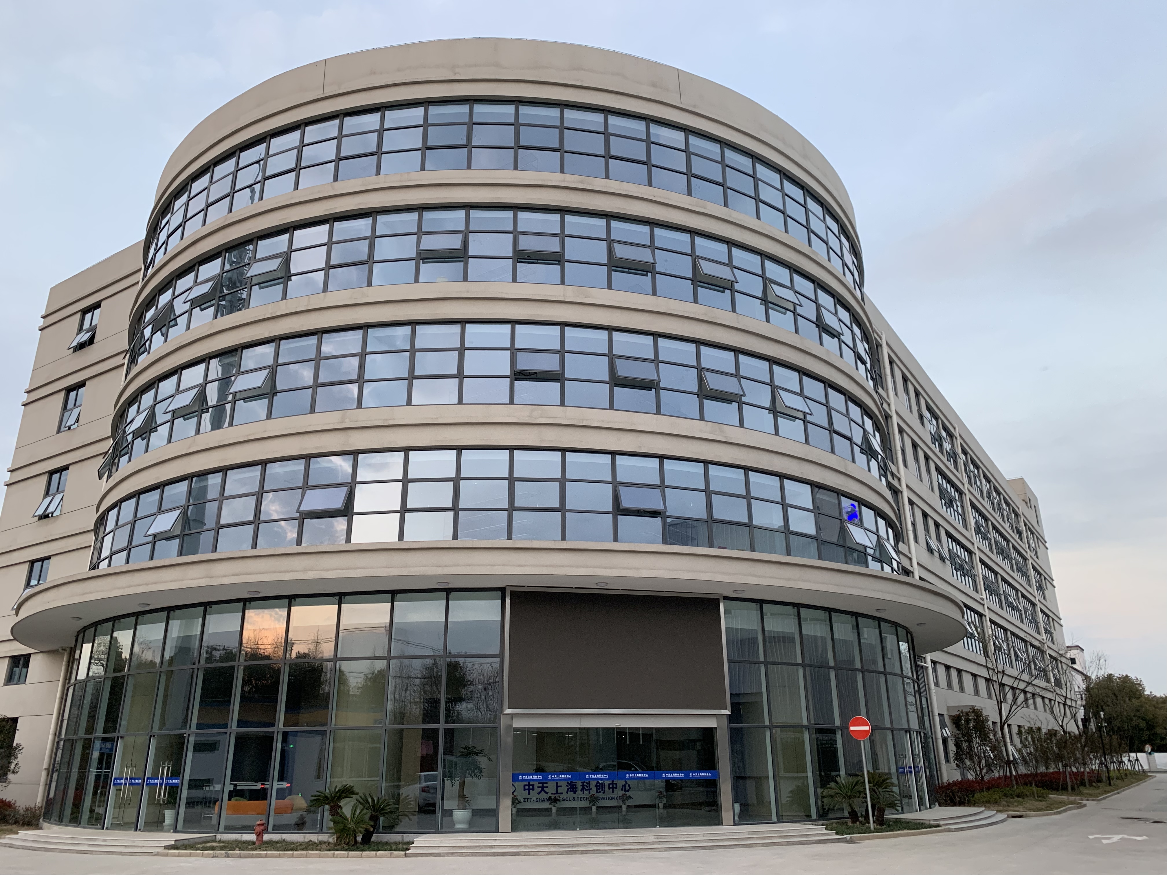 ΰ�¹���(victor1946)�ٷ���վ-Officials Website