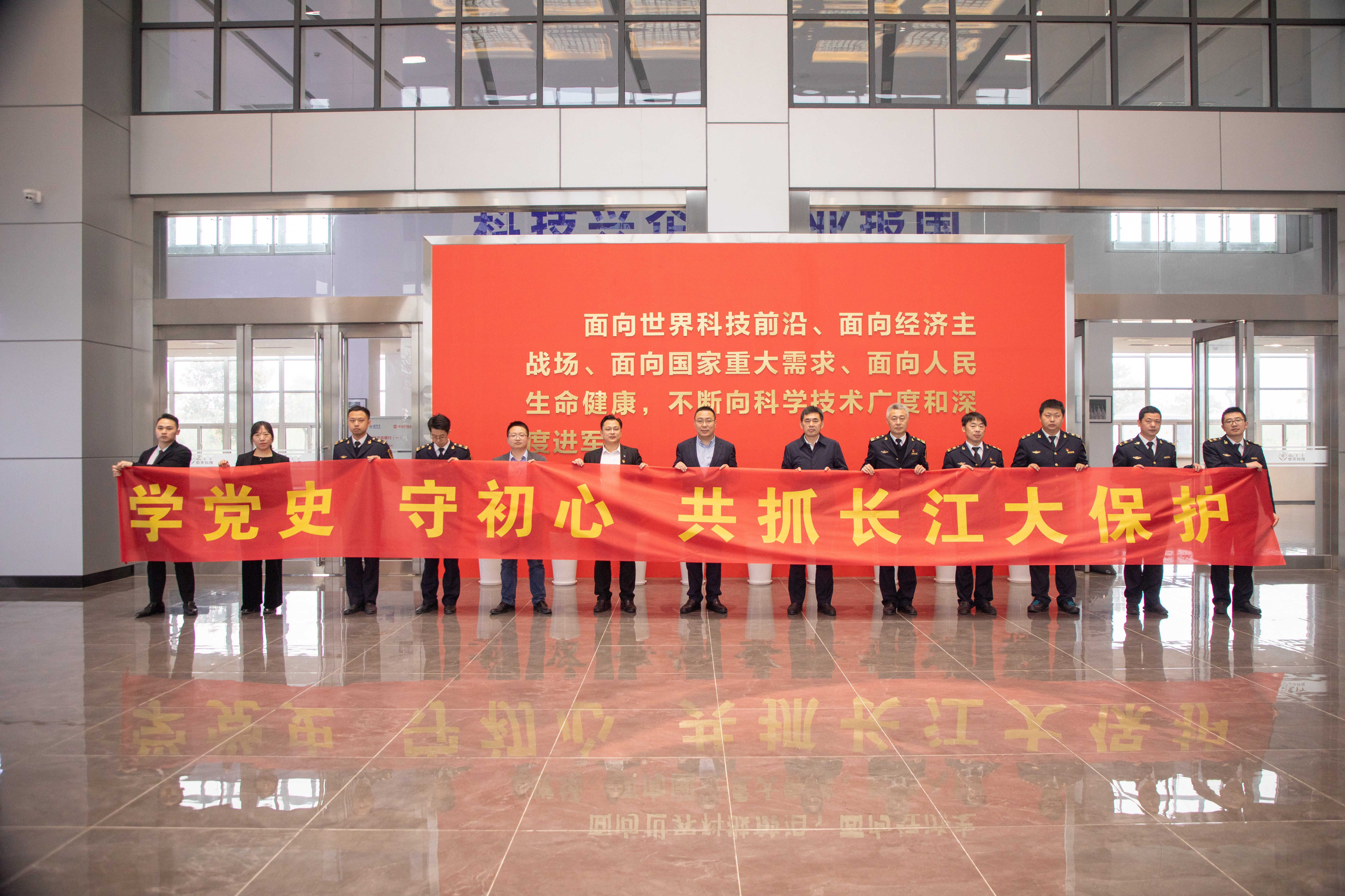 ΰ�¹���(victor1946)�ٷ���վ-Officials Website