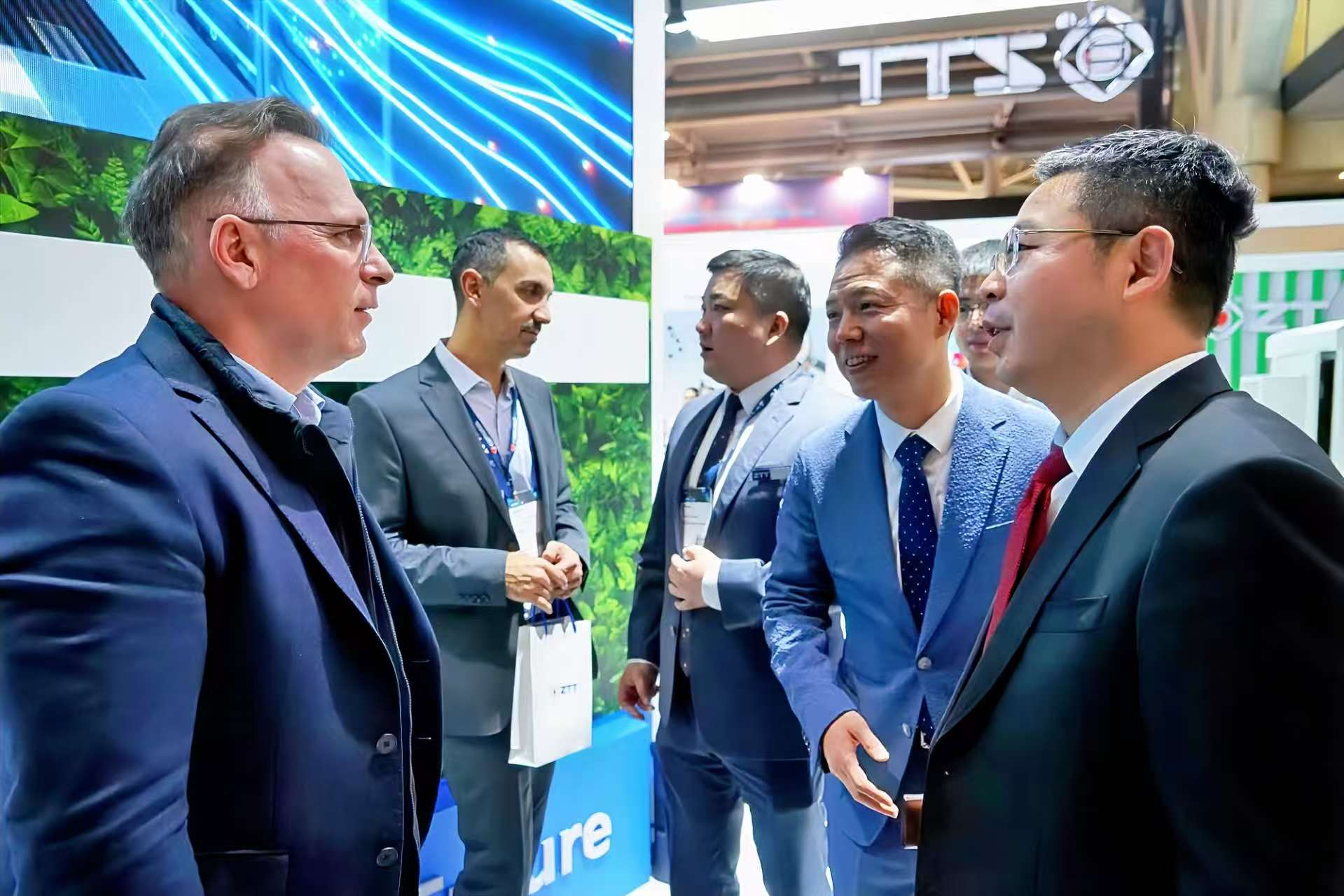 ΰ�¹���(victor1946)�ٷ���վ-Officials Website