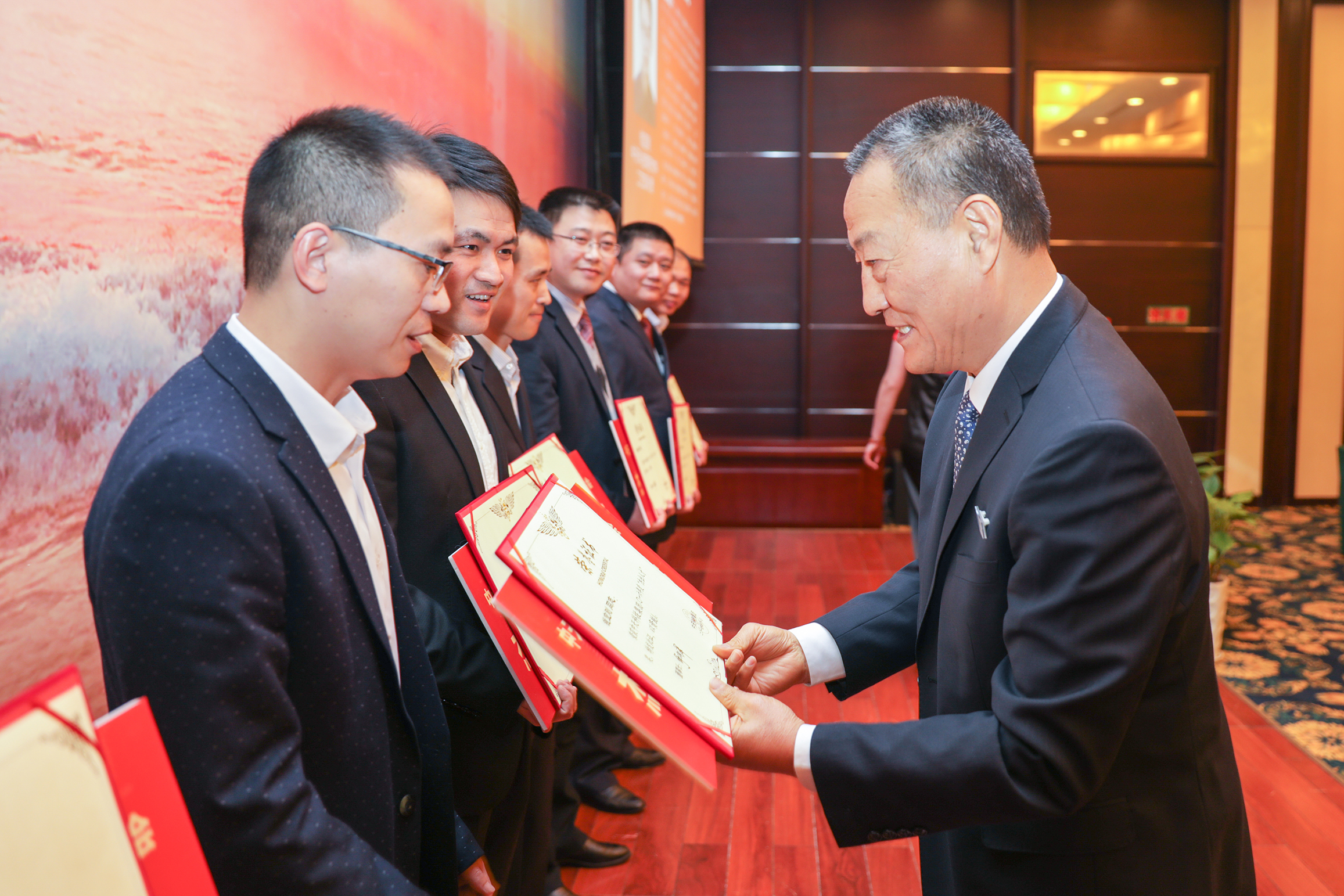 ΰ�¹���(victor1946)�ٷ���վ-Officials Website